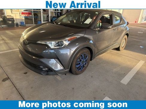 Used 2019 Toyota C-HR LE image 1