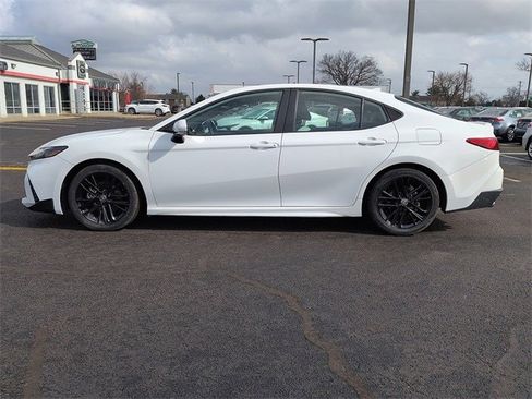 Certified 2025 Toyota Camry SE image 4