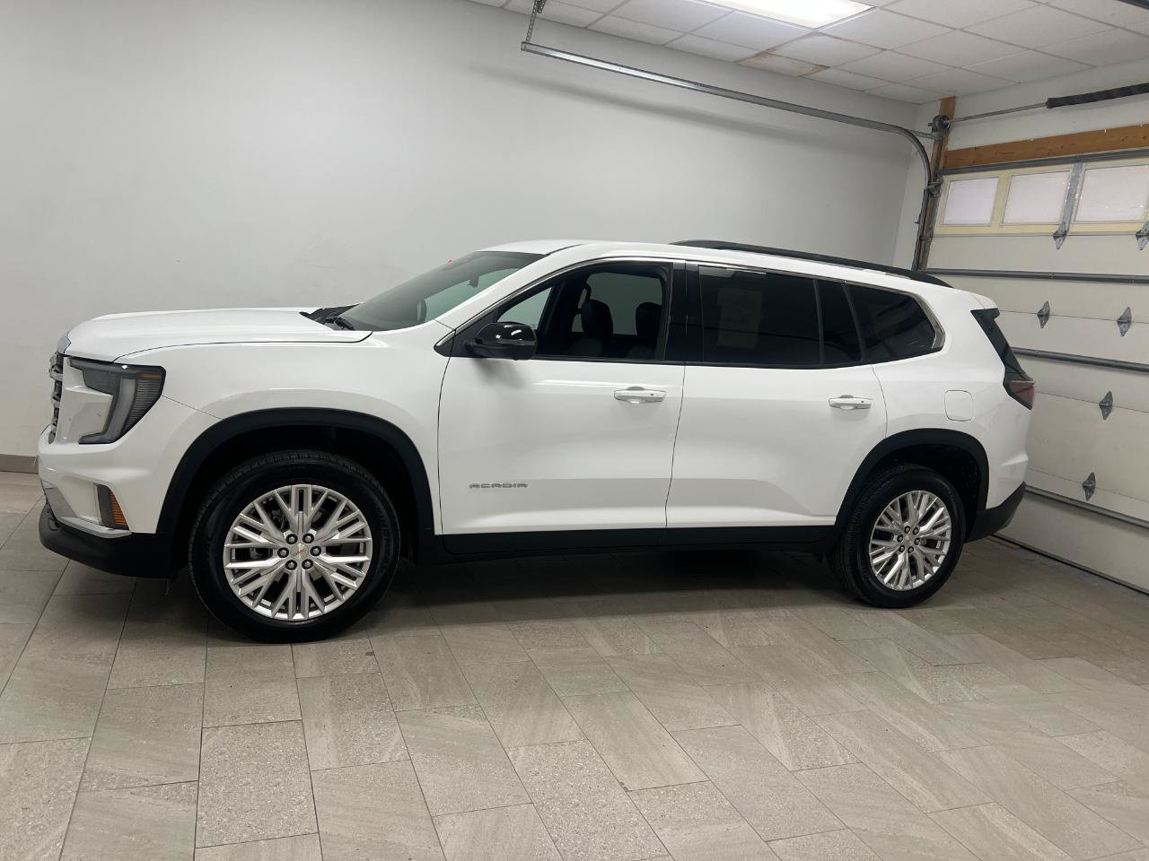 Used 2026 GMC Acadia Elevation w/ Elevation Premium Package AWD/4WD image 5