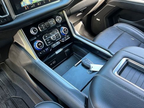 Used 2023 GMC Yukon XL Denali w/ Denali Reserve Package AWD/4WD image 21