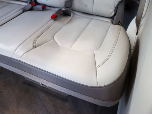 Used 2017 Chrysler Pacifica Touring-L FWD image 17