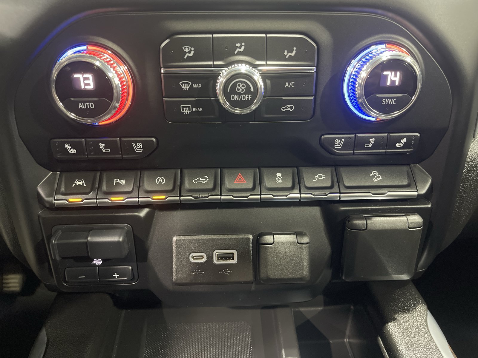 Used 2021 GMC Sierra 1500 SLT w/ SLT Premium Plus Package AWD/4WD image 29