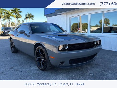 Used 2018 Dodge Challenger SXT w/ Blacktop Package image 1