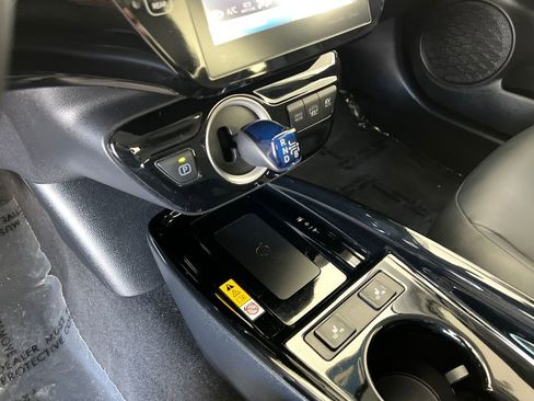 Used 2022 Toyota Prius Prime XLE image 25