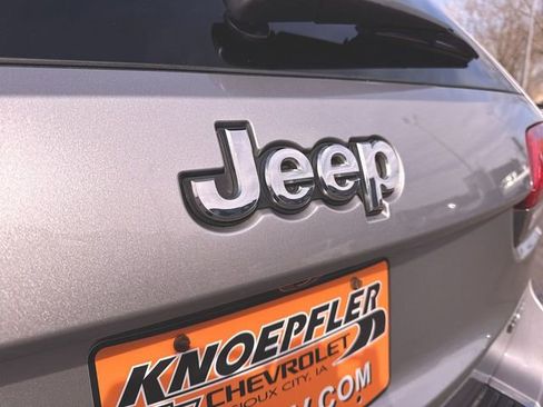 Used 2017 Jeep Grand Cherokee Limited image 31