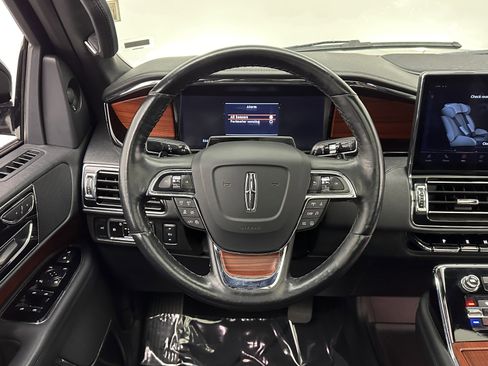 Used 2024 Lincoln Navigator Premiere image 30