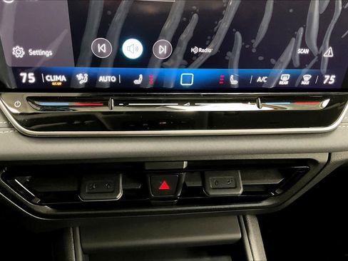 New 2026 Volkswagen Tiguan SE image 21