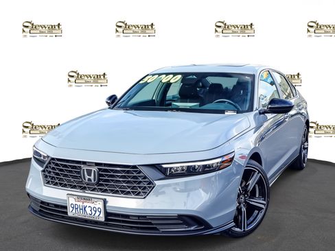 Used 2025 Honda Accord Sport image 1