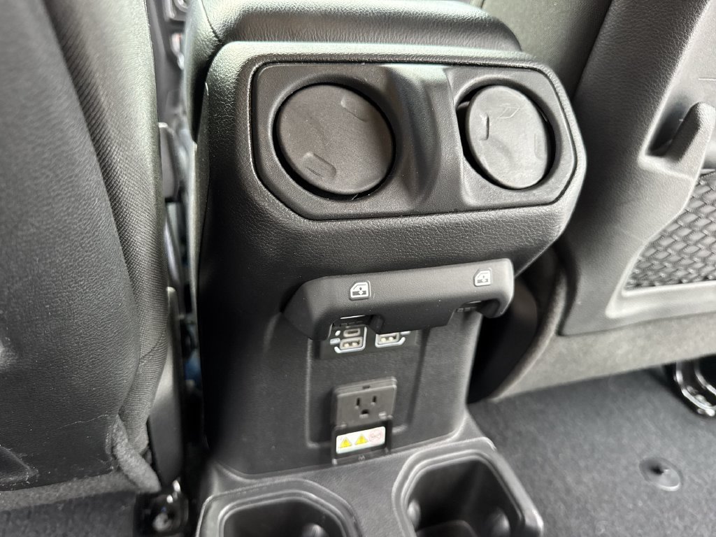 Used 2023 Jeep Gladiator Mojave AWD/4WD image 37