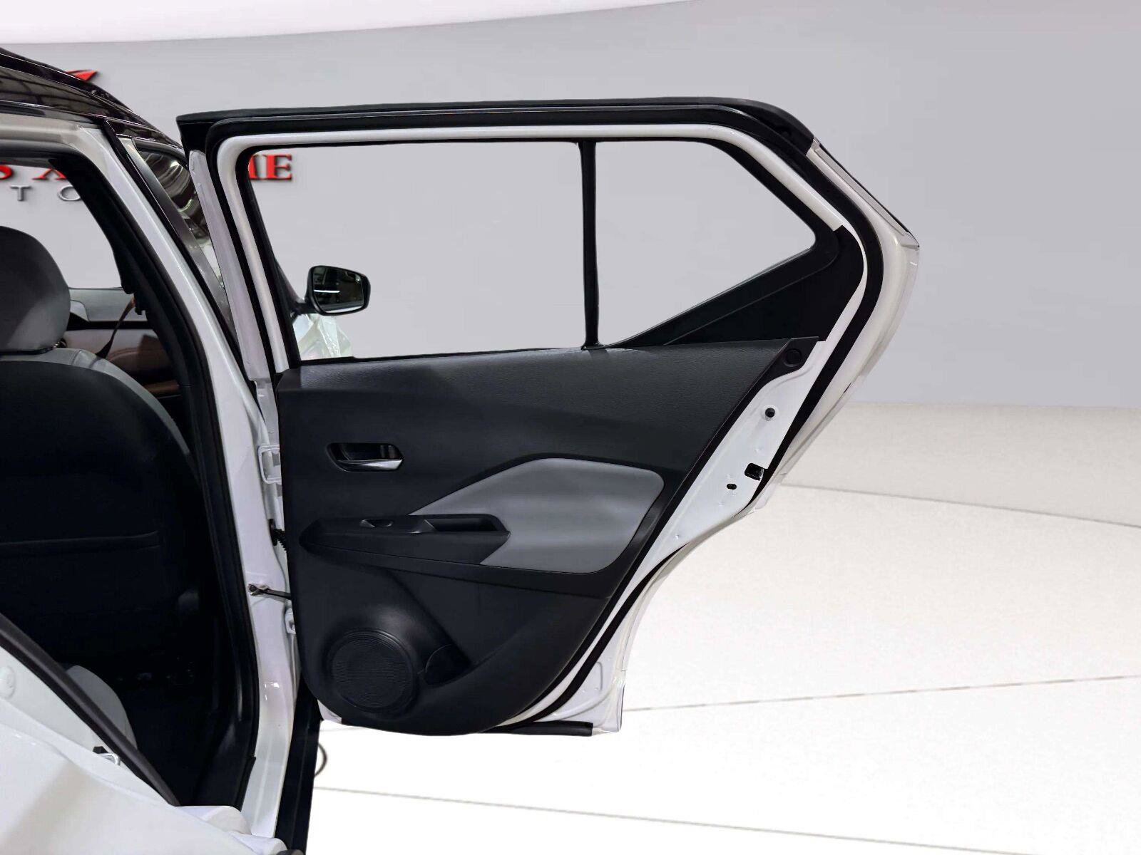 Used 2023 Nissan Kicks SR w/ SR Premium Package FWD image 45
