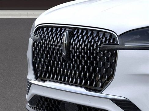 New 2026 Lincoln Aviator AWD image 17