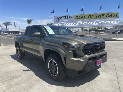 Used 2025 Toyota Tacoma TRD Sport w/ TRD Sport Premium Package AWD/4WD image 2