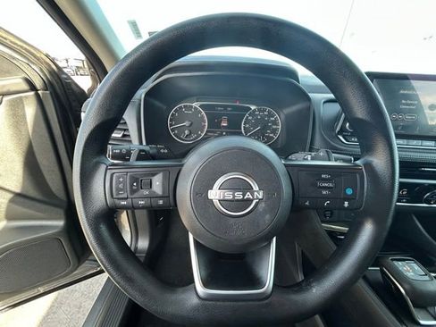 Used 2024 Nissan Rogue SV image 10