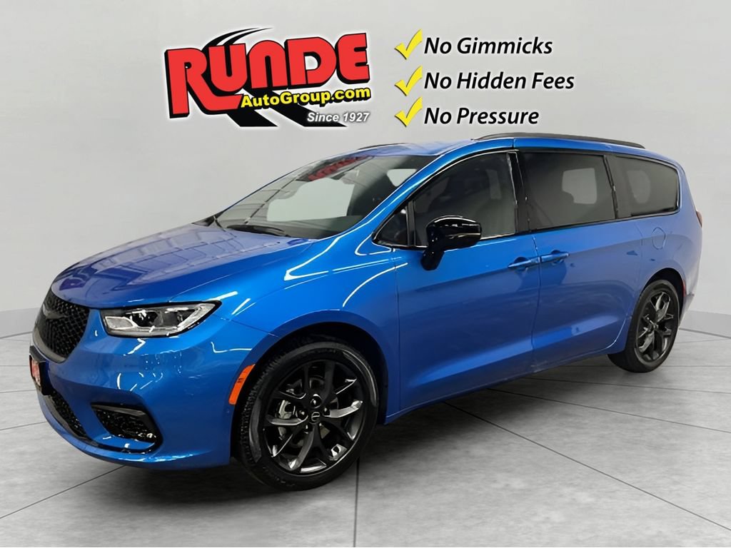 New 2026 Chrysler Pacifica Select w/ S Appearance Package FWD image 1