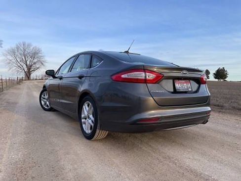 Used 2015 Ford Fusion SE FWD image 4