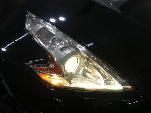 Used 2017 Nissan 370Z Coupe image 13