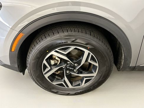 Used 2024 Kia Sportage LX image 11