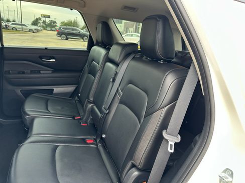 Used 2022 Nissan Pathfinder SL image 25