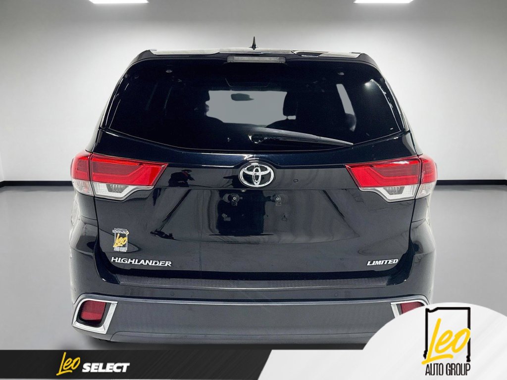 Used 2018 Toyota Highlander Limited w/ Carpet Mat Package (TMS) FWD image 9