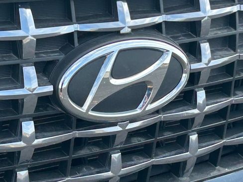 Used 2022 Hyundai Venue SEL FWD image 9