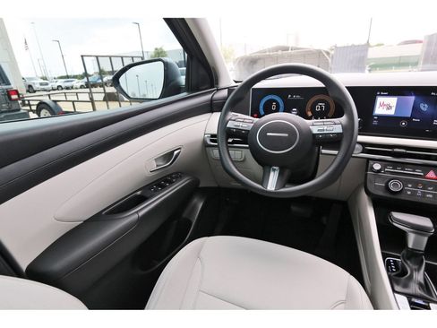 Certified 2026 Hyundai Tucson SE FWD image 10