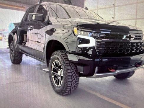 Used 2023 Chevrolet Silverado 1500 ZR2 w/ Technology Package AWD/4WD image 12