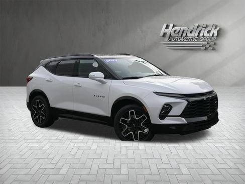 Used 2023 Chevrolet Blazer RS w/ Enhanced Convenience Package FWD image 2