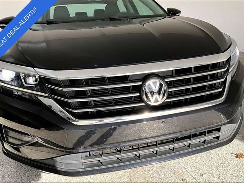 Used 2022 Volkswagen Passat 2.0T SE image 37