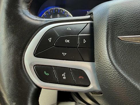 Used 2020 Chrysler Pacifica Touring-L Plus FWD image 33