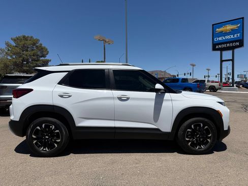 Used 2022 Chevrolet TrailBlazer LT w/ Convenience Package FWD image 4