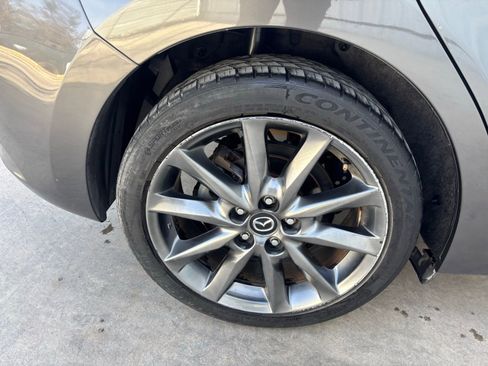 Used 2018 MAZDA MAZDA3 Touring image 11