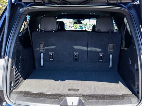 Used 2022 Chevrolet Suburban LT image 37