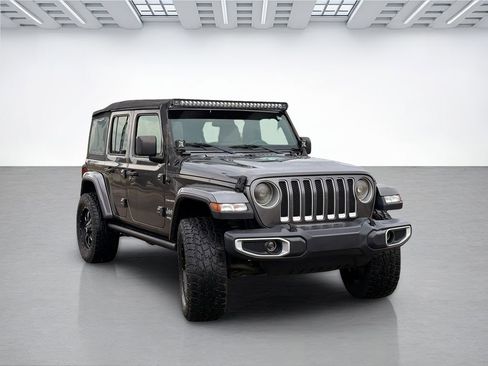 Used 2018 Jeep Wrangler Unlimited Sahara AWD/4WD image 3