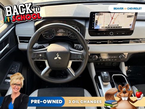 Used 2025 Mitsubishi Outlander SE FWD image 16