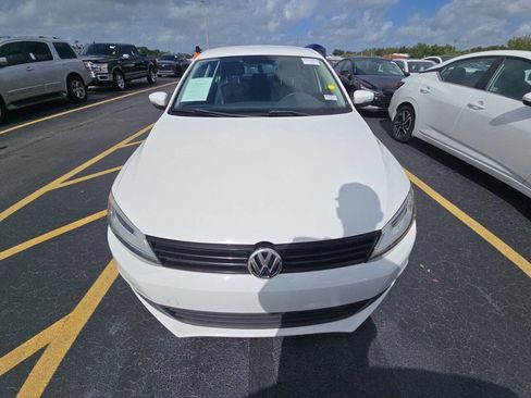 Used 2011 Volkswagen Jetta SE image 1