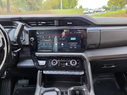 Used 2024 GMC Sierra 2500 AT4 w/ AT4 Preferred Package AWD/4WD image 13