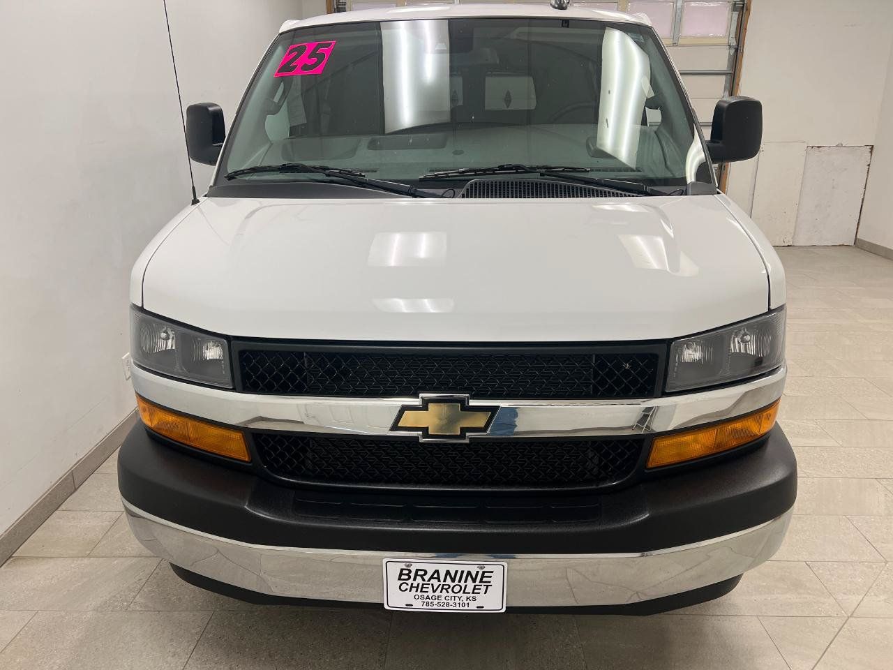 Used 2025 Chevrolet Express 3500 LT w/ LT Preferred Equipment Group RWD image 9