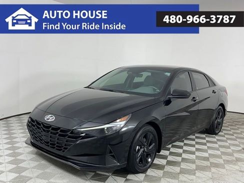 Used 2023 Hyundai Elantra SEL w/ Preferred Accessory Package FWD image 1