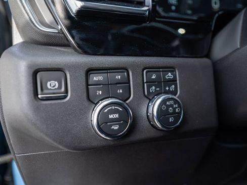 Used 2024 GMC Sierra 1500 SLT image 30