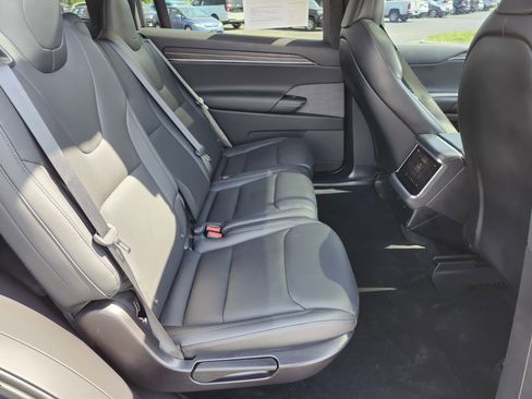 Used 2023 Tesla Model X AWD/4WD image 19