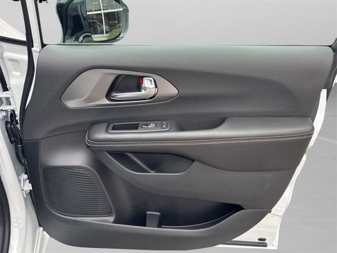 New 2026 Chrysler Voyager LX image 32