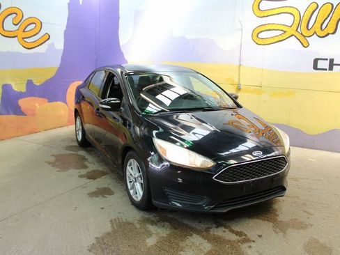 Used 2017 Ford Focus SE image 2