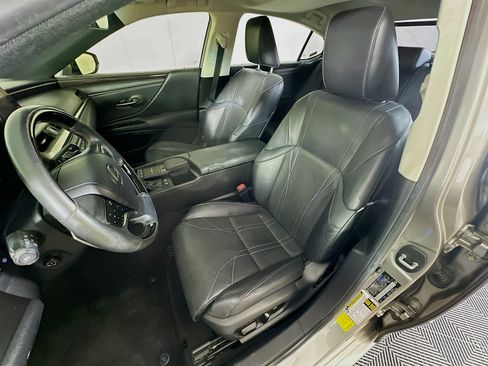 Used 2019 Lexus ES 300h w/ Accessory Package 2 FWD image 13