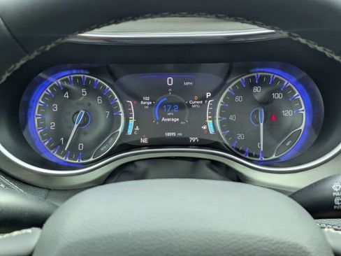 Used 2024 Chrysler Pacifica Limited w/ S Appearance Package FWD image 28