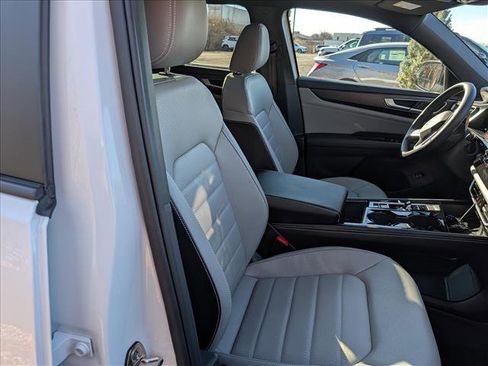 Certified 2025 Volkswagen Atlas Cross Sport SEL R-Line image 13