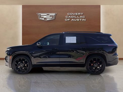 Used 2025 Chevrolet Traverse RS FWD image 2