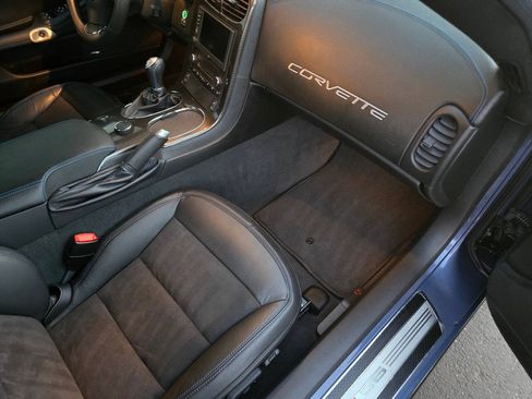 Used 2012 Chevrolet Corvette Z06 w/ 3LZ Preferred Equipment Group RWD image 27