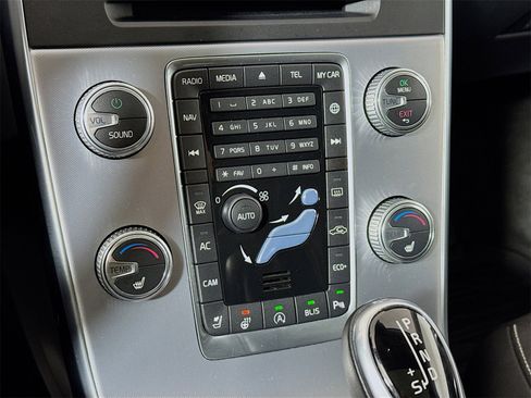 Used 2018 Volvo V60 T5 Dynamic w/ Vision Package image 13