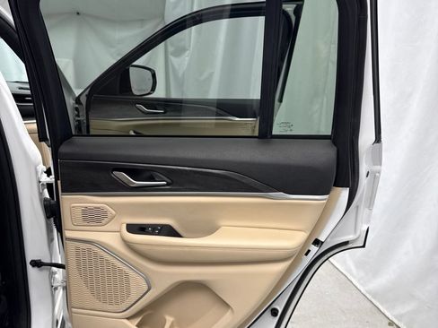 Certified 2023 Jeep Grand Cherokee Limited w/ Trailer Tow Prep Group (B) AWD/4WD image 33