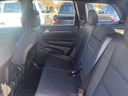 Used 2021 Jeep Grand Cherokee Laredo image 9